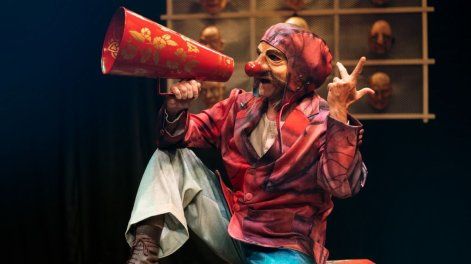 Teatro de máscaras, clown y humor físico en un unipersonal en El Galpón