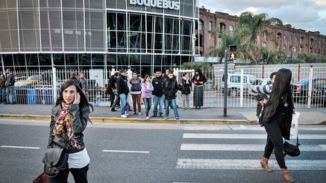 Buquebus, junto con Colonia Express, recurrieron el nuevo precio creado por decreto. Foto: Javier Calvelo, adhocFOTOS
