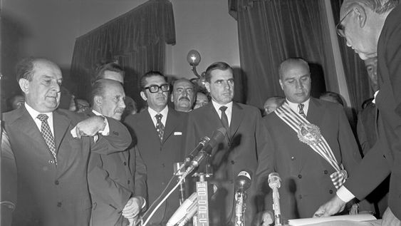 Asunción a la Presidencia de la República de Juan María Bordaberry. A la derecha: Jorge Pacheco Areco. Foto: Centro de Fotografía de Montevideo