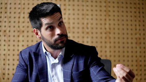 Búsqueda | Andrés Ojeda durante la entrevista con Búsqueda. Foto: Javier Calvelo / adhocFOTOS