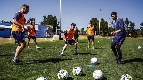 Búsqueda | El equipo de la Mutual en pleno entrenamiento. Fotos: Mauricio Zina / adhocFOTOS