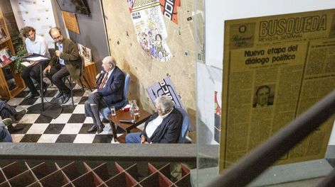 Sanguinetti y Mujica en el cierre de cursos de la Escuela de Periodismo de Búsqueda