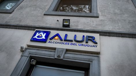 Búsqueda | Planta de Alur de Capurro en Montevideo. Foto: Javier Calvelo / adhocFOTOS