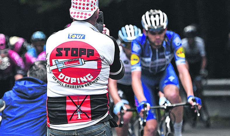 El ciclismo, con el Tour de France como principal señalado, fue la primer disciplina en impulsar el pasaporte biológico. Foto: Marco Bertorello, AFP