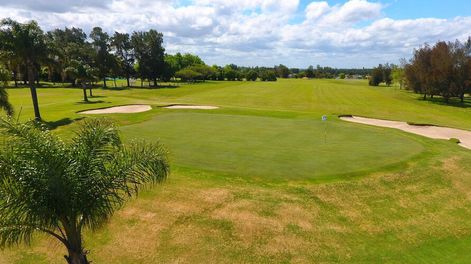 Imagen del green del hoyo 18 de La Tahona Golf Club Foto: buengolftour.com