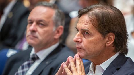 Luis Lacalle Pou y Alvaro Delgado en Torre Ejecutiva. Foto: Mauricio Zina / adhocFOTOS