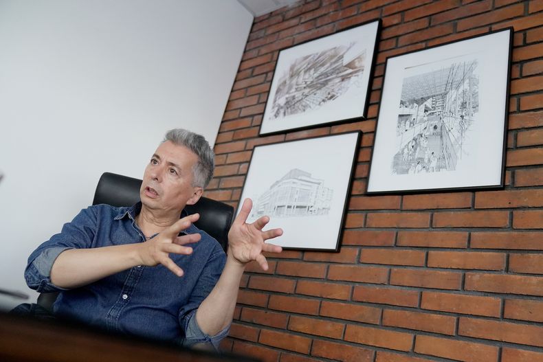 Presidente del Sodre, Luis Pérez Aquino, en su despacho.