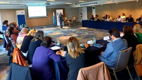 Búsqueda | Reunión de trabajo blanca en el Hotel Hyatt