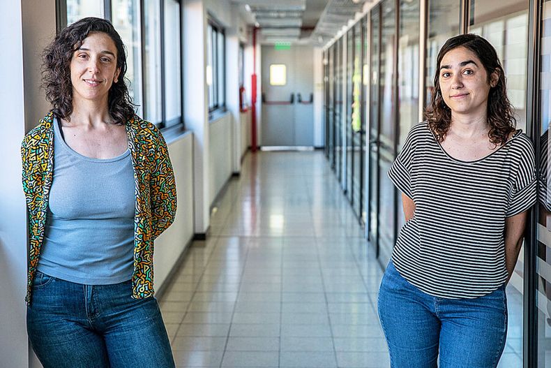 Noemí Katzkowicz y Martina Querejeta, investigadoras de la Facultad de Ciencias Económicas y de la Administración de la Udelar. Foto: Mauricio Zina, adhocFOTOS