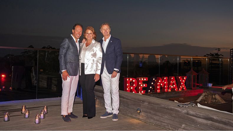 Presidente de RE/MAX Argentina-Uruguay Sebastián Sosa, la chief executive officer Dotti Peñate y Nelson Marzullo, socio fundador de la compañía en Uruguay
