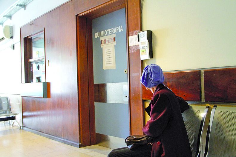 imagen de No conforma a personas con cáncer la atención: hay un “sistema de vallas” y trámites “engorrosos”; los médicos reconocen fallas