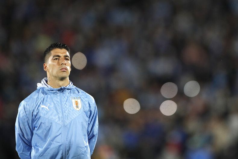 Luis Suárez en 2022, previo a disputar ante Perú un partido por eliminatorias al Mundial de Catar en el Estadio Centenario. Foto: AFP / Matilde Campodónico
