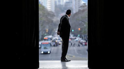 Puerta del Palacio Legislativo. Foto: Javier Calvelo / adhocFOTOS
