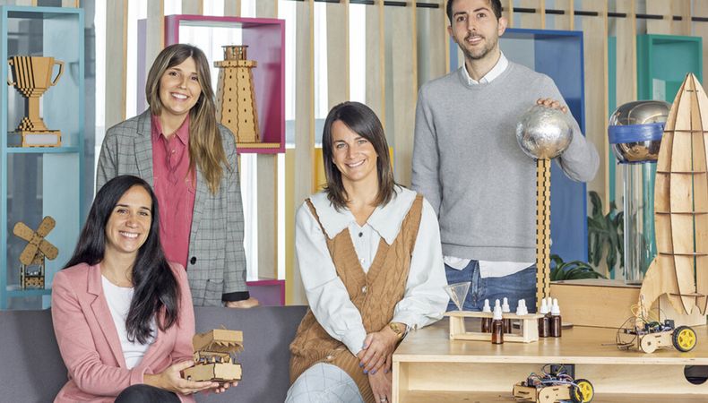 Natalia Garda jefa de proyectos de Mosca, María Paz Petrissans, coordinadora de Servicios para Alumnos y Familias de The Electric Academy, Florencia Pan, gerente de Marketing e E-Commerce de Mosca y Juan Manuel Petrissans, socio-director de The Elect