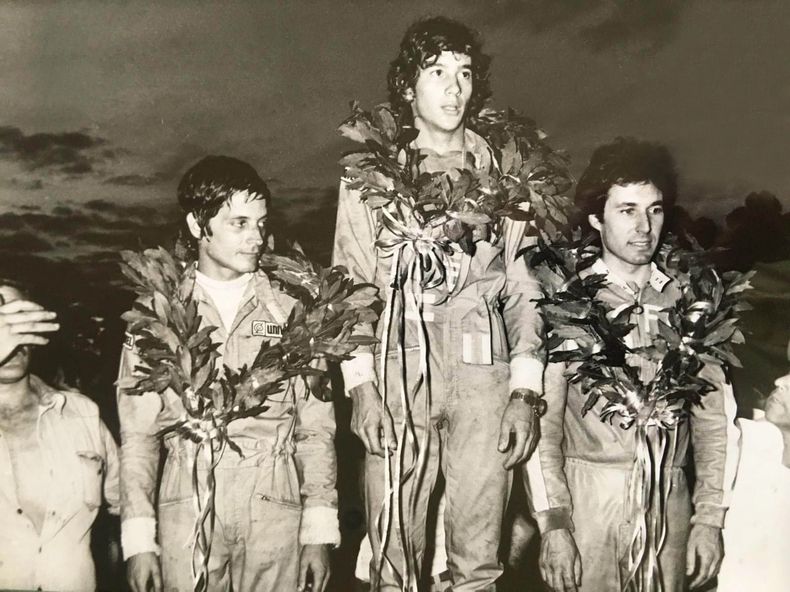 Podio en San José, 1977: Primero, Ayrton Senna; segundo, Jorge Soler; y tercero, Walter Travagliani.