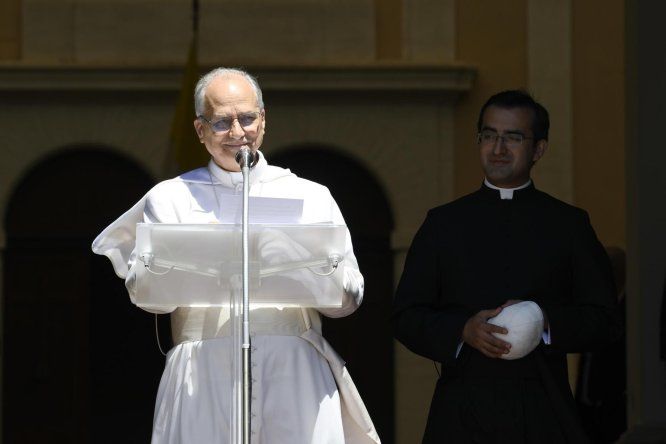 El Papa León XIV dirigiendo la oración del Ángelus en Castel Gandolfo, cerca de Roma, Italia, el 20 de julio de 2025