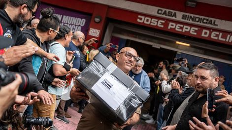 Preparación para la entrega de las firmas que convocan al plebiscito de la seguridad social, en la sede del PIT-CNT