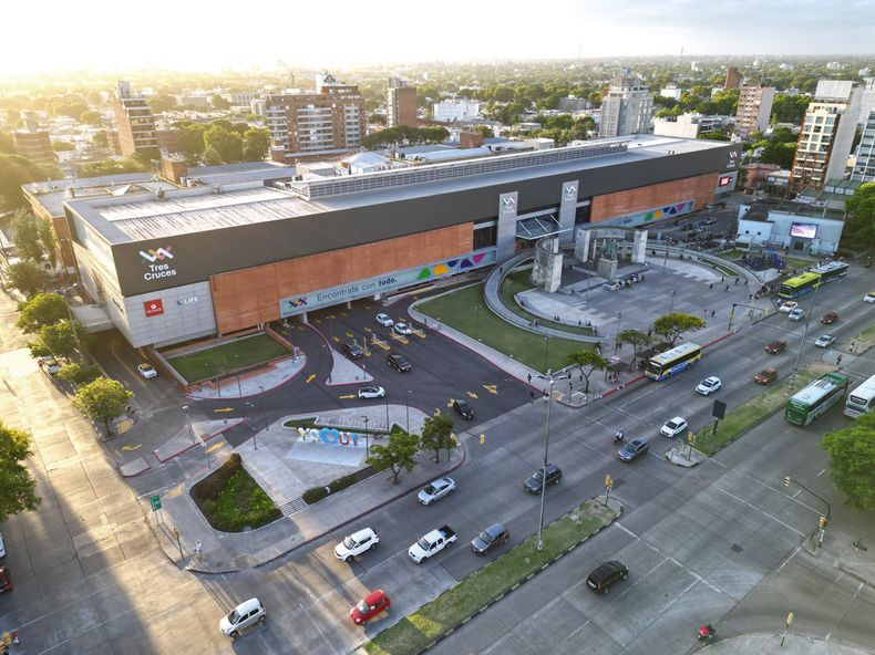 Vista aérea del complejo comercial Tres Cruces