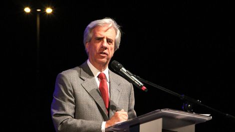 imagen de Tabaré Vázquez, la figura que llevó al Frente Amplio al poder, busca 	facilitar con logros concretos un cuarto período de gobierno 