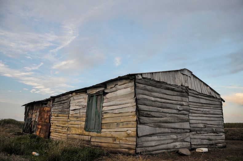 En el Uruguay profundo el abastecimiento regular de agua potable es un problema para los productores rurales y sus familias. Foto: Santiago Mazzarovich /adhoc