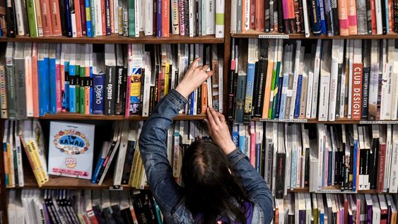 la camara uruguaya del libro conversa con legisladores para impulsar la ley de precio unico del libro