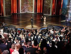 Michael B. Jordan (C) en el escenario tras ganar el Oscar a Mejor Actor por Pecadores durante la 98.ª ceremonia anual de los Premios Oscar en el Dolby Theatre de Los Ángeles, California, EE. UU., el 15 de marzo de 2026 Michael B. Jordan (C) en el escenario tras ganar el Oscar a Mejor Actor por Pecadores durante la 98.ª ceremonia anual de los Premios Oscar en el Dolby Theatre de Los Ángeles, California, EE. UU., el 15 de marzo de 2026