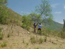 Fotograma de Nuestra tierra, película de Lucrecia Martel.
