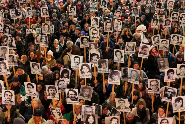 Durante la 29ª Marcha del Silencio por 18 de Julio, en Montevideo