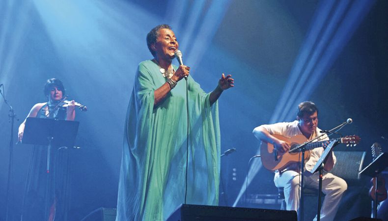 imagen de La artista afroperuana Susana Baca se presenta en el Teatro Solís