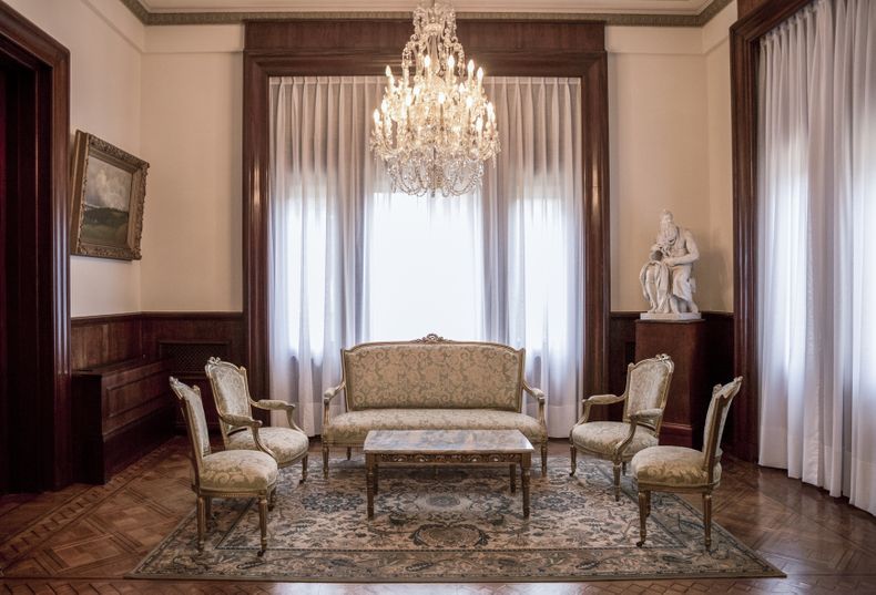 La casona de bulevar Artigas tiene 1.950 m2 y desde que se convirtió en sede de la nunciatura pasó por dos intervenciones para ampliarla y actualizarla.