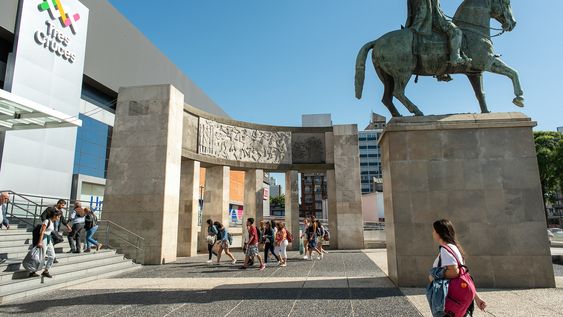 Monumento a Fructuoso Rivera en Tres Cruces. Monumento a Fructuoso Rivera en Tres Cruces.