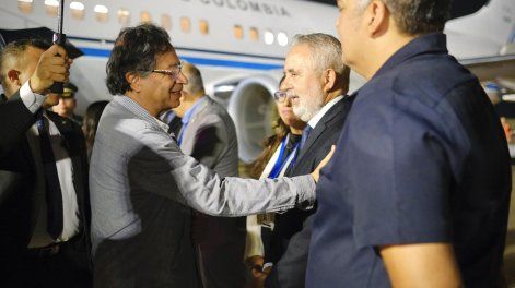 Gustavo Petro a su llegada a Montevideo para la asunción de Yamandú Orsi, 28 de febrero de 2025