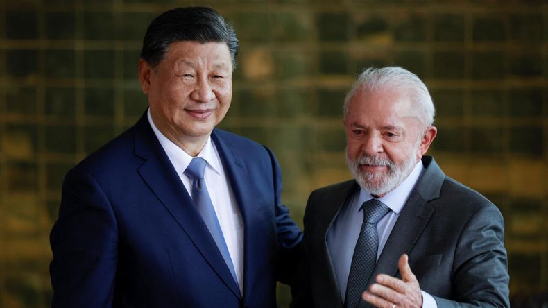 Xi Jinping y su homólogo brasileño Luiz Inácio Lula da Silva