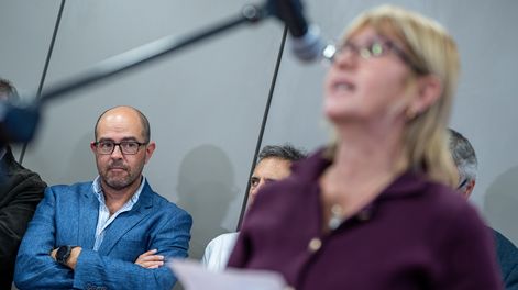 El presidente de ASSE, Álvaro Danza, siente el respaldo de la ministra Cristina Lustemberg.