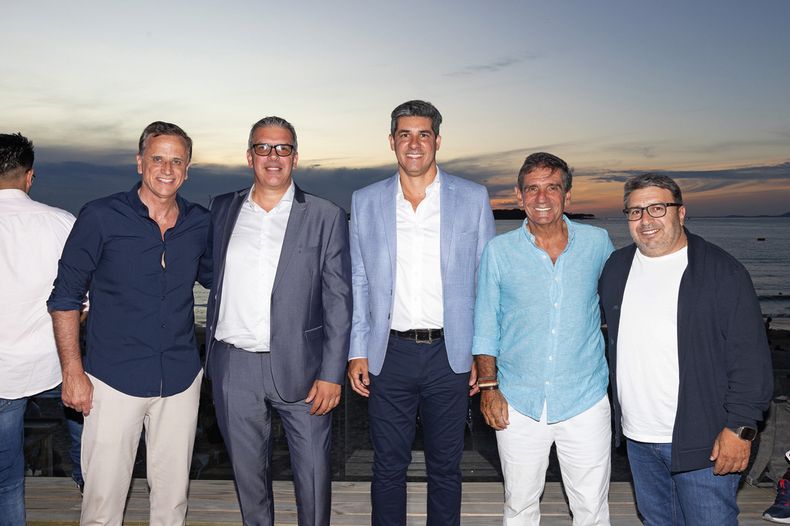 De Camtur Fernando Tapia con el gerente general de Enjoy Diego Berná y el director de Relaciones Institucionales & Ventas del hotel Javier Azcurra, el director de Turismo de Maldonado Martín Laventure y de Camtur Alejandro D’Elía