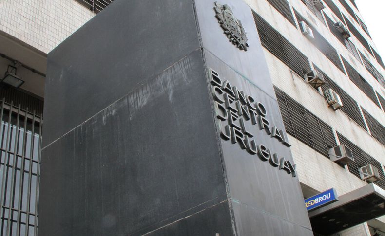 El BCU dice que utiliza varios indicadores para monitorear la competitividad
