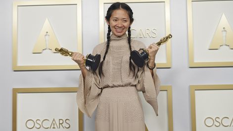 Búsqueda | Chloé Zhao recibió dos Oscars por Nomadland: mejor película y mejor dirección