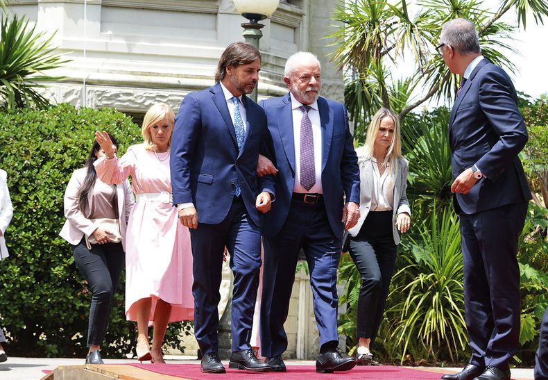 El presidente de la República Luis Lacalle Pou recibió a Lula en la residencia presidencial