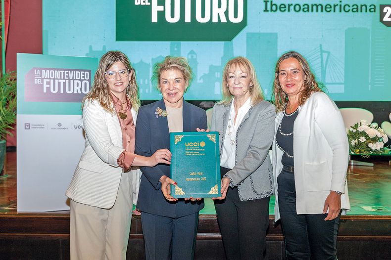 Directora de Relaciones Internacionales y Cooperación de la IM Fabiana Goyeneche, directora de Relaciones Internacionales de San Pablo Marta Suplicy, intendenta de Montevideo Carolina Cosse y, de la UCCI, Paloma Gámez