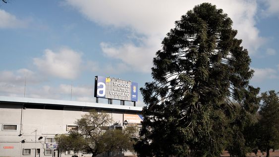 Antel mantiene una fuerte presencia en el fútbol uruguayo como patrocinante tanto de los equipos locales como de las competiciones y las selecciones nacionales. Antel mantiene una fuerte presencia en el fútbol uruguayo como patrocinante tanto de los equipos locales como de las competiciones y las selecciones nacionales.