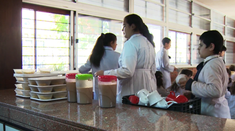 imagen de Cancelan convenio por el cual se entregaba a las escuelas públicas  600.000 litros de jugo natural porque a los niños no les gustaba