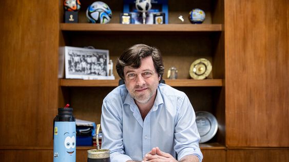 Ignacio Alonso, presidente de la Asociación Uruguaya de Fútbol, durante la entrevista con Búsqueda Foto: Mauricio Zina / adhocFOTOS Ignacio Alonso, presidente de la Asociación Uruguaya de Fútbol, durante la entrevista con Búsqueda Foto: Mauricio Zina / adhocFOTOS