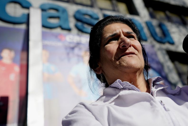 Conferencia de prensa de Raquel Pannone, médica personal de José Mujica, en la puerta del sanatorio del Casmu.