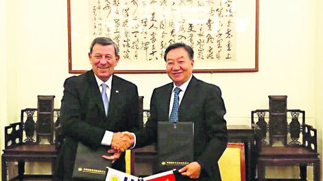 imagen de Ministros, subsecretarios y directores de empresas públicas hicieron 	casi 200 viajes al exterior; el viático promedio fue de unos U$S 1.750