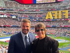 Tom Cruise asistió al partido entre Estados Unidos y Paraguay en Los Ángeles junto a David y Victoria Beckham. Tom Cruise asistió al partido entre Estados Unidos y Paraguay en Los Ángeles junto a David y Victoria Beckham.