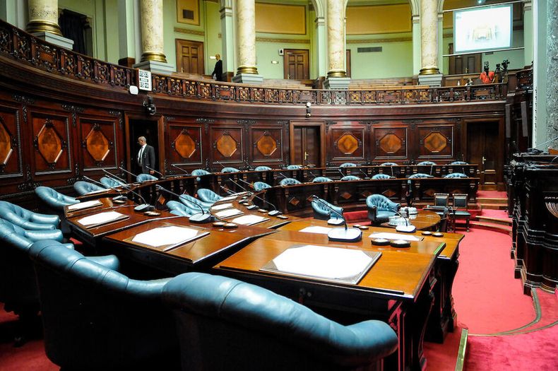 Un texto elaborado por una comisión de expertos que fue remitido al Parlamento procura actualizar un sistema “muy obsoleto”. Foto: Javier Calvelo / adhocFOTOS