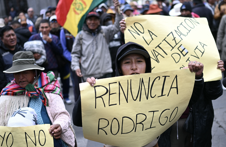 Protestas en Bolivia contra el presidente Rodrigo Paz.