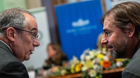 José Carlos Mahía y Luis Lacalle Pou durante un acto en el Palacio Legislativo en 2024