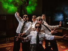 Iribarne, con texto de la española Esther Carrodeguas y dirección del español Xavier Castiñeira, es una sátira irreverente sobre Fraga que será la pieza apertura del Fidae 2025. Iribarne, con texto de la española Esther Carrodeguas y dirección del español Xavier Castiñeira, es una sátira irreverente sobre Fraga que será la pieza apertura del Fidae 2025.