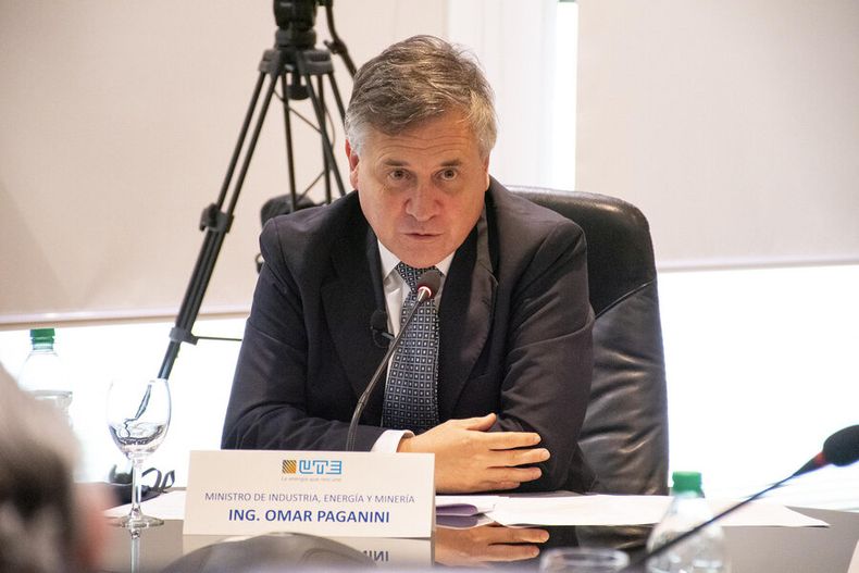 El ministro Paganini dice que se buscan eliminar “riesgos de asimetrías”. Foto: UTE